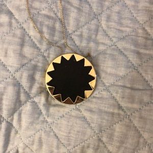 Black house of Harlow necklace.